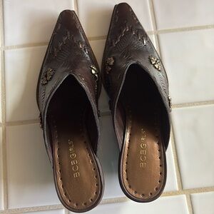 BCB Girls dress shoes